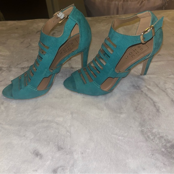 SHU SHOP HEEL SHIES! - Picture 7 of 8